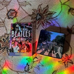 The Ultimate Beatles Quiz Book + Abbey Road Coaster - Multicolor